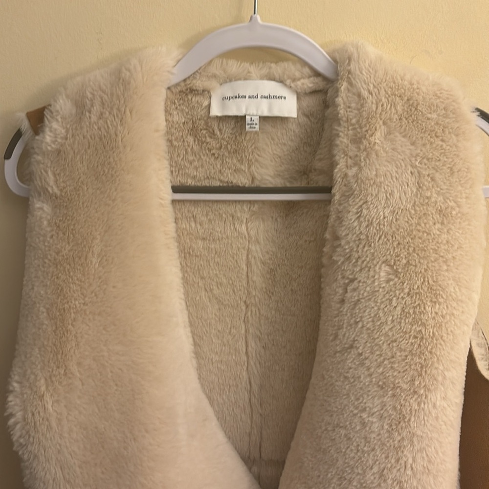 Cupcakes and Cashmere Vest NEVER WORN REAL CASHMERE - Picture 4 of 4
